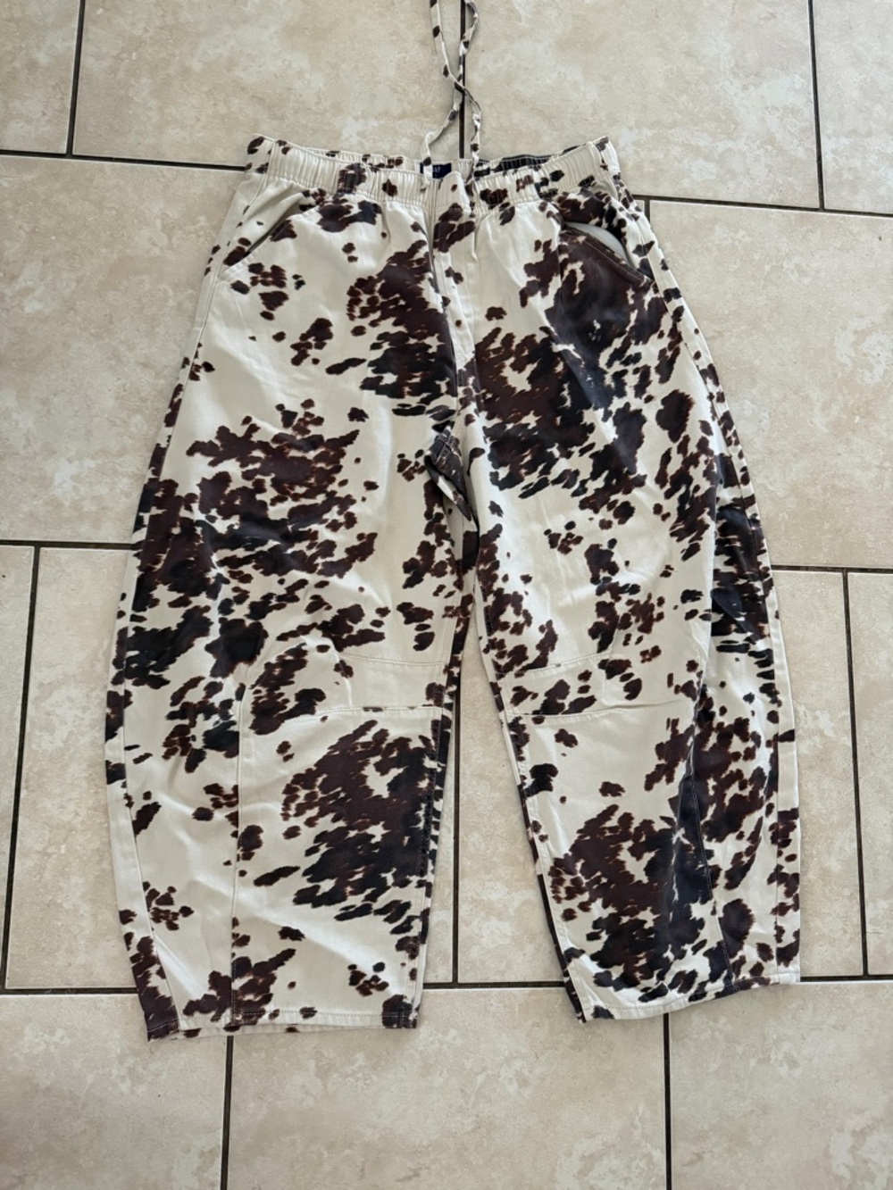 GAP Mid rise Ultra soft easy horseshoe jeans
Brown Cow Print